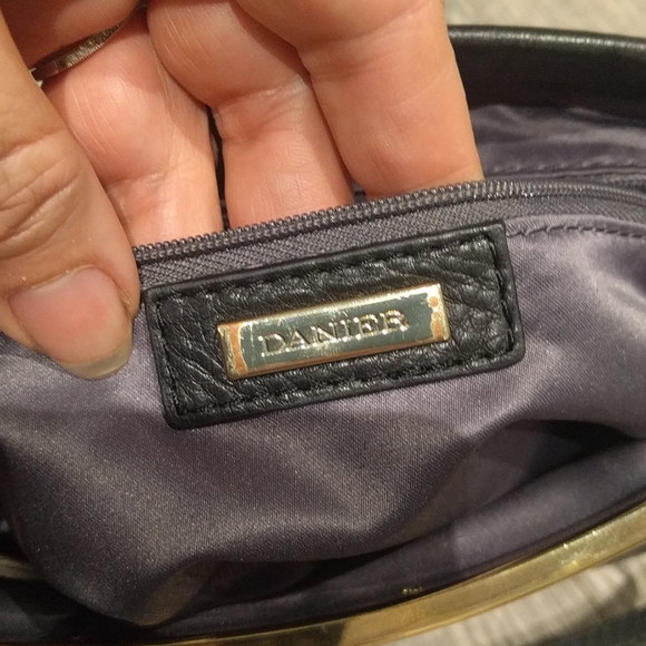 Beautiful genuine shoulder/ click bag by Danier 🌸 - Picture 7 of 12